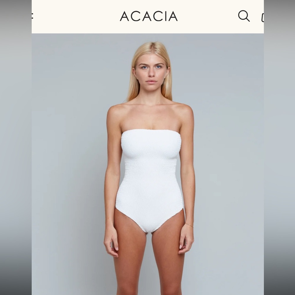 Acacia White Strapless. Brand new. Beautiful thick fabric you will love 💗
